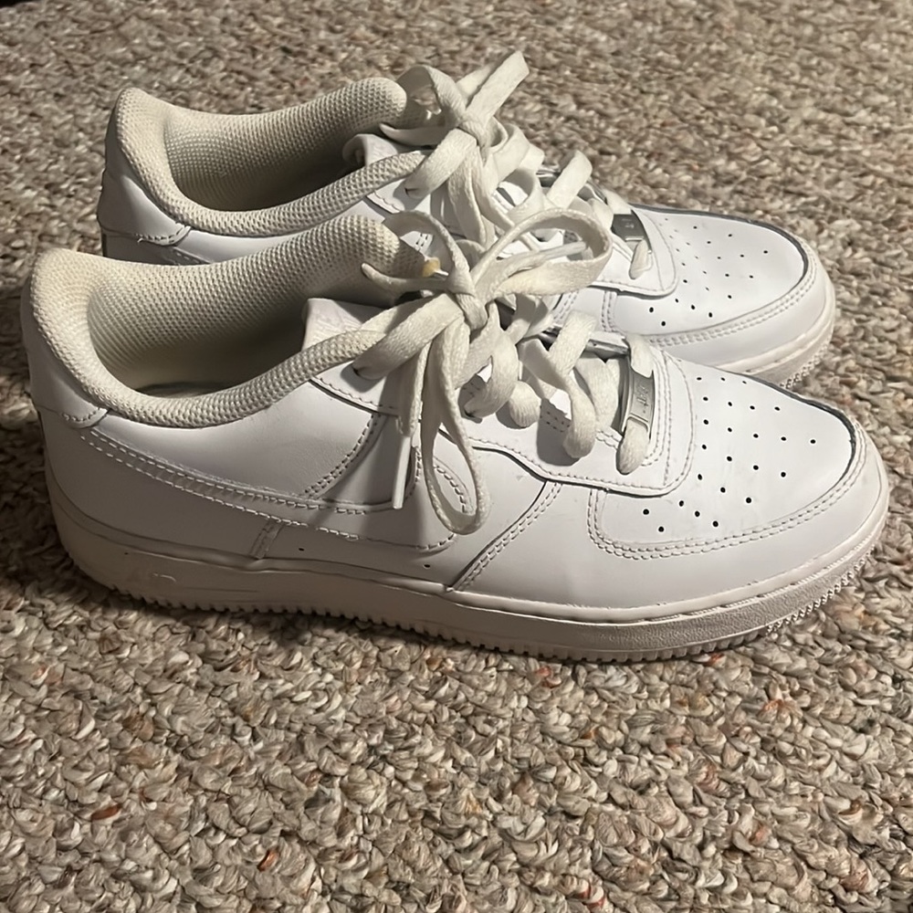 white Nike Air Force 1’s - Picture 4 of 5